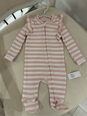 🤍 0~3 Mth GAP Dusty Rose Striped Ribbed, Ruffle-Sleeve Footed Baby One-Piece NWT